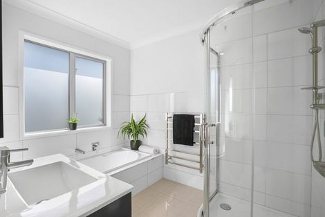 Photo of property in 525e Mangorei Road, Highlands Park, New Plymouth, 4312