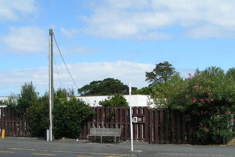 Photo of property in 106 Onewa Road, Northcote, Auckland, 0627