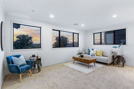 Photo of property in 11 Headland Drive, Long Bay, Auckland, 0630