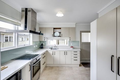 Photo of property in 38 Puketapu Road, Taradale, Napier, 4112