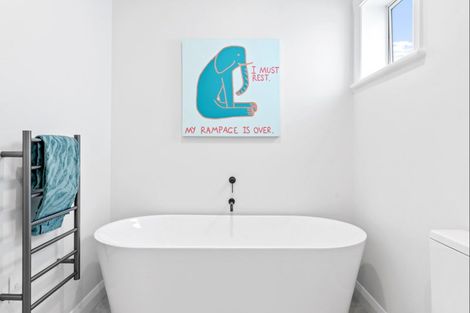 Photo of property in 12 Sandpiper Avenue, Point Wells, 0986