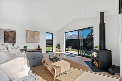 Photo of property in 64 Howden Drive, Jacks Point, 9371