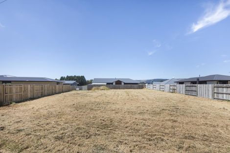 Photo of property in 27 Coutts Way, Fitzherbert, Palmerston North, 4410