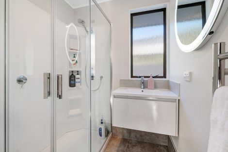 Photo of property in 3a Rishworth Avenue, Stanmore Bay, Whangaparaoa, 0932