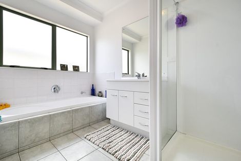 Photo of property in 25b Duncan Avenue, Te Atatu South, Auckland, 0610