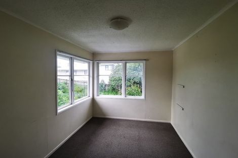 Photo of property in 3 Longburn Road, Henderson, Auckland, 0610