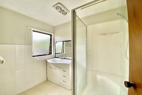 Photo of property in 109 Everglade Drive, Totara Heights, Auckland, 2105