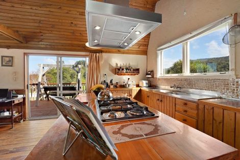 Photo of property in 17 Tawhiti Street, Tokomaru Bay, 4079