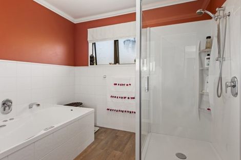 Photo of property in 32 Seymour Grove, Kingsley Heights, Upper Hutt, 5018