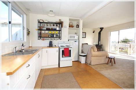 Photo of property in 31 Nelson Street, Foxton Beach, Foxton, 4815