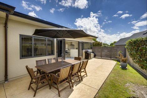 Photo of property in 8 Hanna Place, Havelock North, 4130