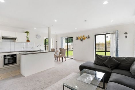 Photo of property in 10 Blumhardt Place, Avondale, Auckland, 1026
