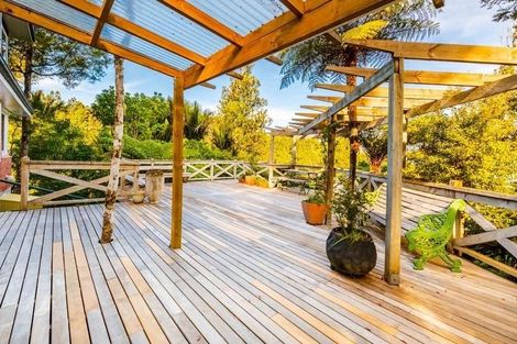 Photo of property in 3 Ngaio Road, Titirangi, Auckland, 0604