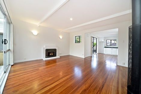 Photo of property in 25 Hillcrest Road, Hatfields Beach, Orewa, 0931