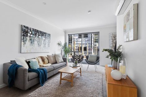 Photo of property in 3 Park Green Avenue, Rosehill, Papakura, 2113