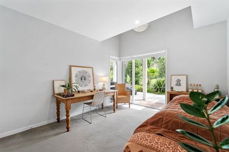 Photo of property in 18b Hobbs Road, Matakatia, Whangaparaoa, 0930