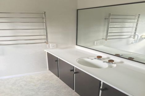 Photo of property in 2/2 Sunnynook Road, Sunnynook, Auckland, 0620