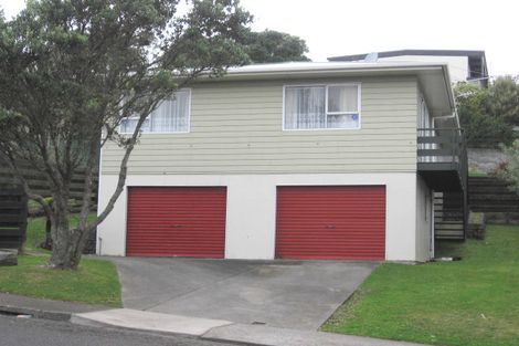Photo of property in 77 Stewart Drive, Newlands, Wellington, 6037