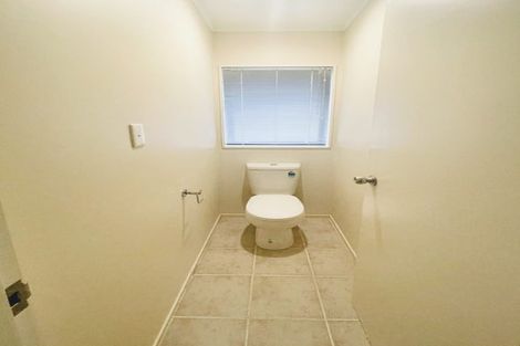 Photo of property in 1 Evelyn Road, Cockle Bay, Auckland, 2014