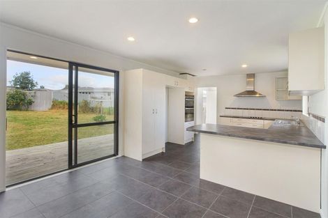 Photo of property in 16 Rata Street, Waiuku, 2123