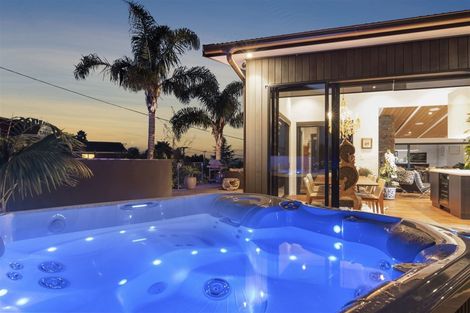 Photo of property in 34 Hebron Road, Waiake, Auckland, 0630