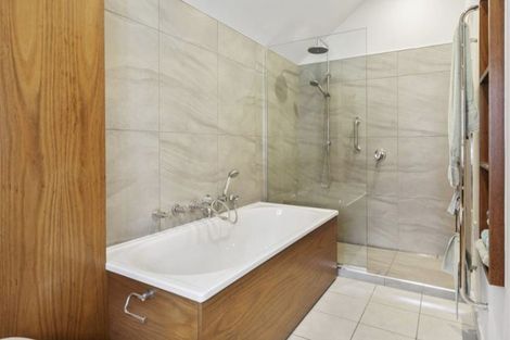 Photo of property in 11 Kinross Street, Kelburn, Wellington, 6012