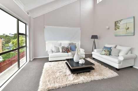 Photo of property in 2/18 Wernham Place, Northcote, Auckland, 0626