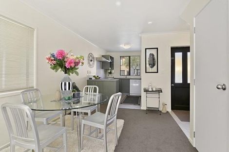 Photo of property in 14 Verdale Circle, Glen Eden, Auckland, 0602