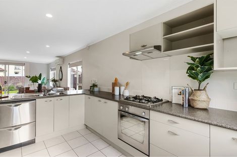 Photo of property in 2 Calumet Way, Takanini, 2112