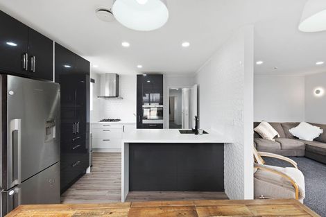 Photo of property in 6 Hamblyn Place, Ranui, Auckland, 0612