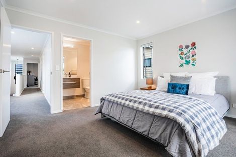 Photo of property in 16 Sacred Kingfisher Road, Hobsonville, Auckland, 0616