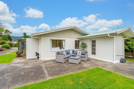 Photo of property in 8 Leybourne Avenue, Waikanae, 5036