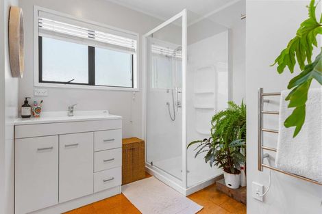 Photo of property in 44 Stratford Drive, Cable Bay, 0420