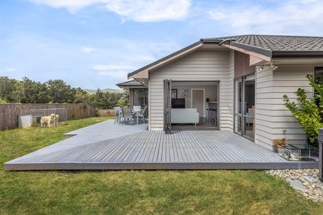 Photo of property in 10 Tararua Close, Aotea, Porirua, 5024