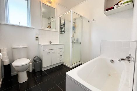 Photo of property in 32 Mark Avenue, Paparangi, Wellington, 6037