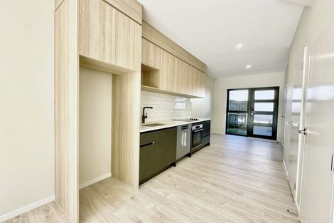 Photo of property in 5/644 Te Atatu Road, Te Atatu Peninsula, Auckland, 0610