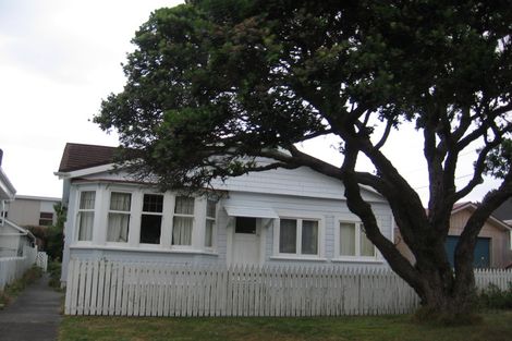 Photo of property in 15 Mantell Street, Seatoun, Wellington, 6022