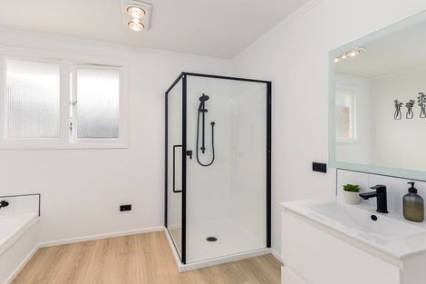 Photo of property in 81 Timaru Road, Waimate, 7924