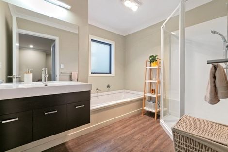 Photo of property in 9 Rochfort Crescent, Pyes Pa, Tauranga, 3112