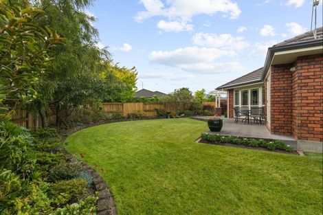 Photo of property in 6 La Lena Grove, Fitzherbert, Palmerston North, 4410