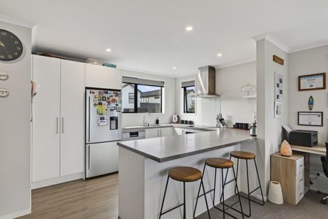 Photo of property in 15 Discovery Place, Marfell, New Plymouth, 4310