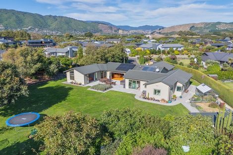 Photo of property in 4 Lamont Place, Waikanae, 5036