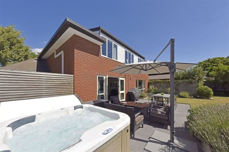 Photo of property in 11 Thornwood Place, Redwood, Christchurch, 8051