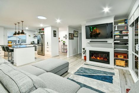 Photo of property in 2 Peacock Place, Pokeno, 2402