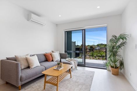 Photo of property in 4 Juniper Drive, Rosehill, Papakura, 2113