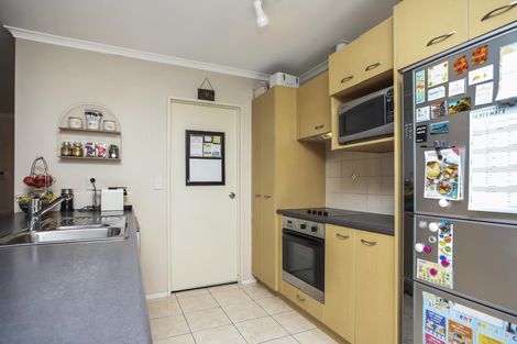 Photo of property in 16 Stellata Court, Randwick Park, Auckland, 2105