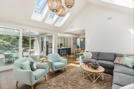 Photo of property in 2 Chenery Road, Red Beach, 0932