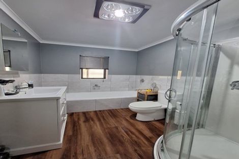 Photo of property in 22 Aragon Grove, Kingsley Heights, Upper Hutt, 5018