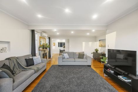 Photo of property in 1/266 Forrest Hill Road, Forrest Hill, Auckland, 0620