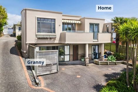 Photo of property in 19 Chivalry Road, Glenfield, Auckland, 0629